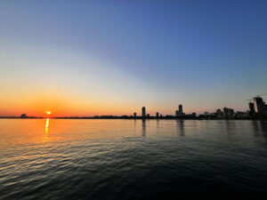 طلوع از دل دریا