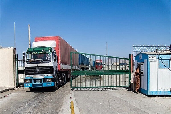 تردد کامیون‌ها در مرز دوغارون آزاد شد