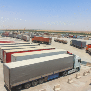 صف کامیون‌های ایرانی پشت مرز افغانستان پس از تغییر استاندارد سوخت