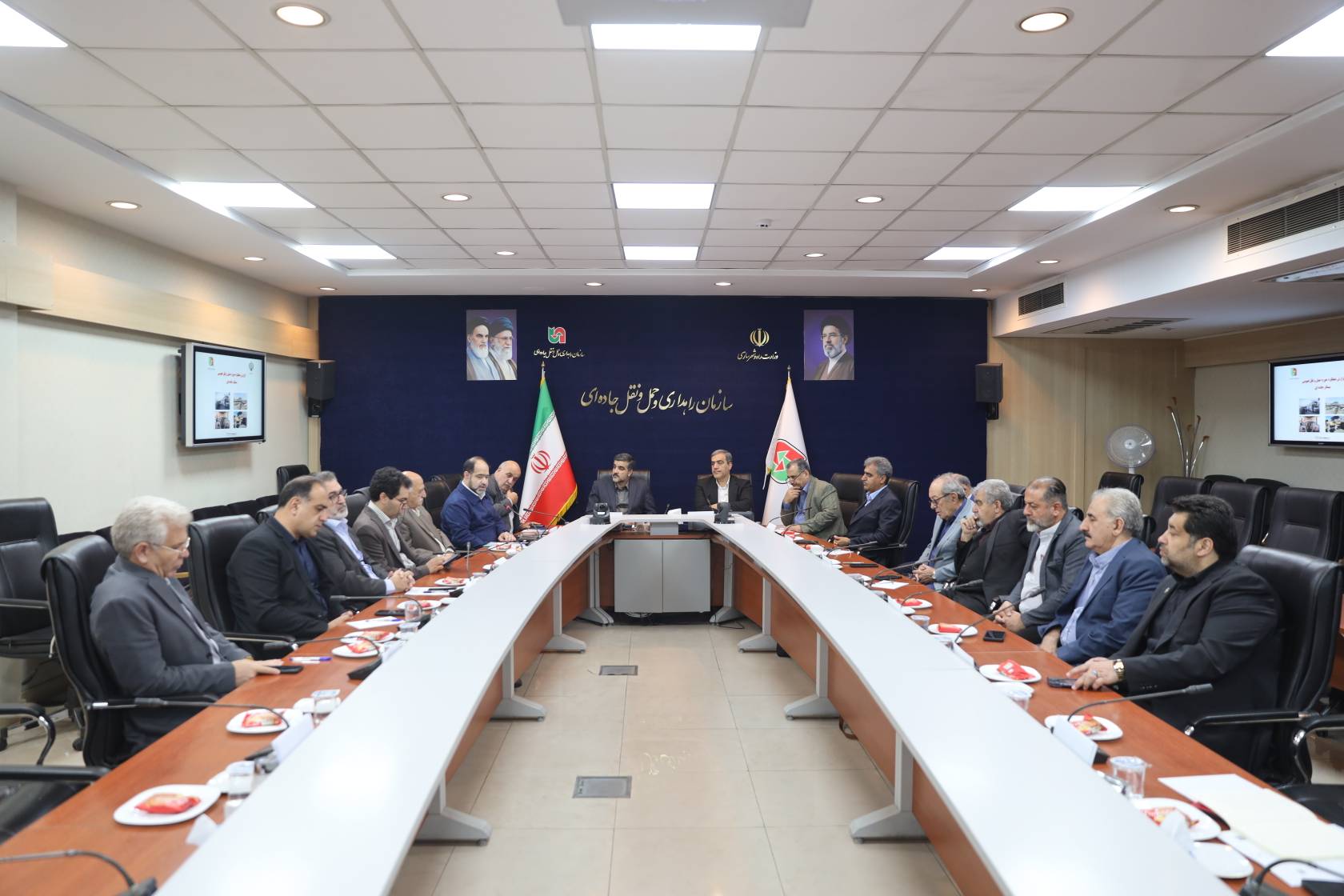 رضا اکبری